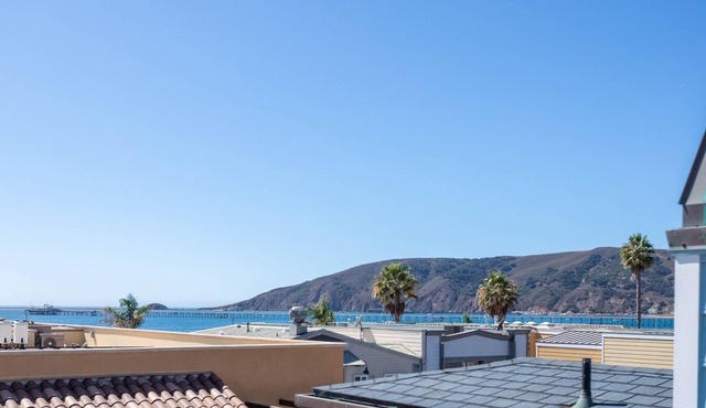 Luxury Avila Beach Retreat | Rooftop Deck | Gated Community | Walk to Beach