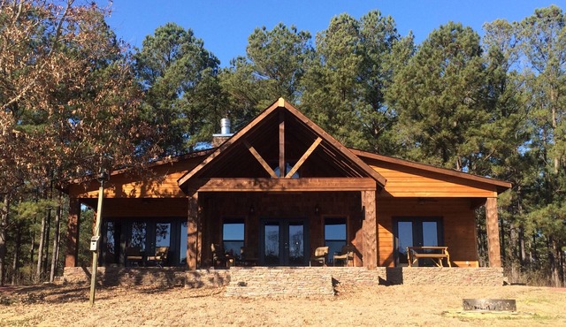 Luxury Cabin on private estate only minutes from Tuscaloosa!