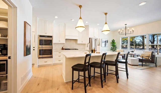 Luxury Family Estate in Sister Bay- Sleeps 12