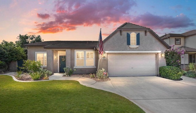 Luxury Gated Retreat Golf Course Views Sleeps 8