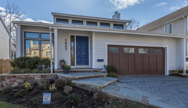 Luxury home! 1 mi from USNA! 3 Bd/3.5 Ba with Private Heated & Salted Pool!