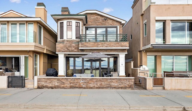 Luxury Oceanfront Home with Rooftop Deck, Hot Tub, Fire Pit