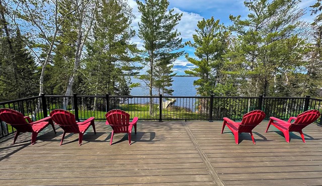 Luxury Rainy Lake House with Private Dock!