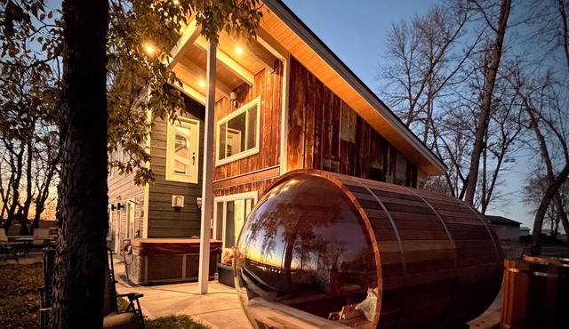 Luxury Spa Lake Cabin - Hot Tub, 2 Saunas, Ice Baths & Massage Chair