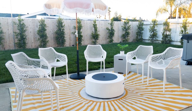 Luxury Stay: King Bed, Hot Tub, Game Room, Outdoor Dining, 5 Miles from Beach