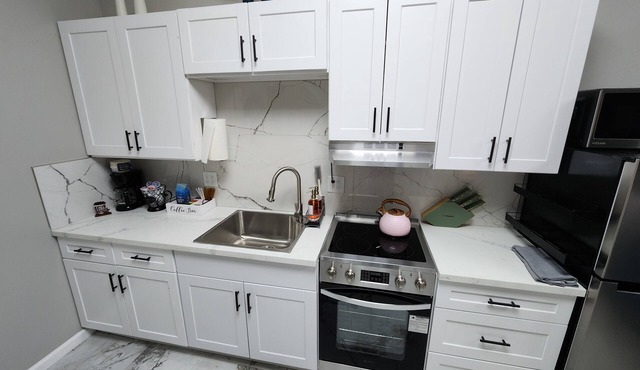Luxury Studio by Death Valley NP, Full Kitchen, Amenities