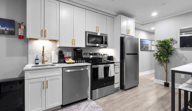 Luxury-Style 3BR Condo+FloridaAve & DC DiningScene