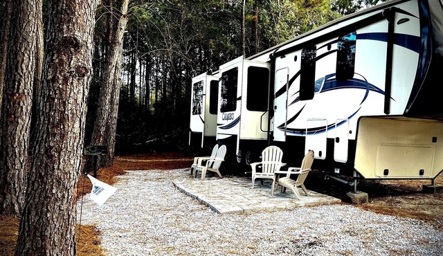 Luzury 5th Wheel on the Ms Gulf Coast with access to all Campground amenities.