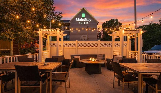 MainStay Suites Appleton Airport - Fox River Mall Area