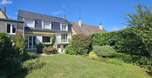 Maison familiale avec jardin - Crépy