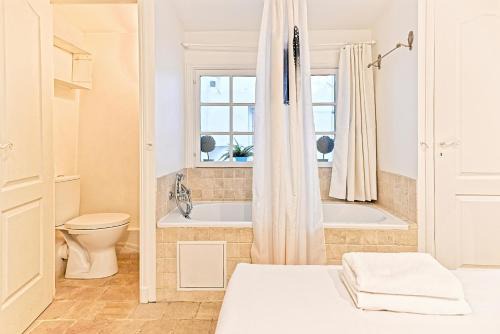 Maison rare avec terrasse et 2 chambres - Marais
