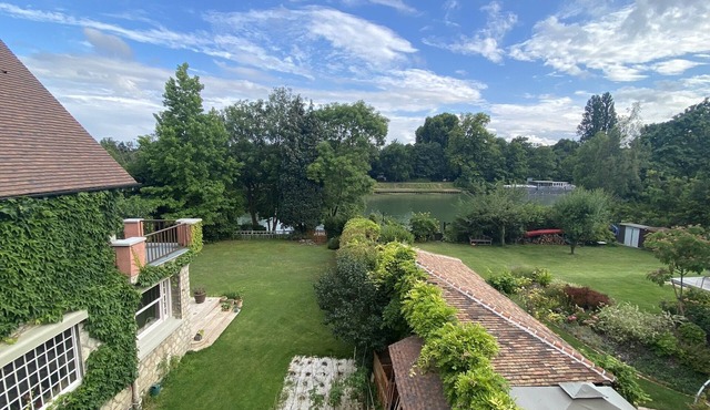 Maison sur Propriété de Charme Avec Accès Privé aux Bords de Marne
