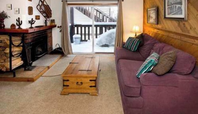 Mammoth View Villas | Shop, Hike or Golf!
