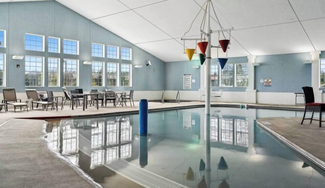 Meadow Ridge Condos: indoor pool + gym, Egg Harbor