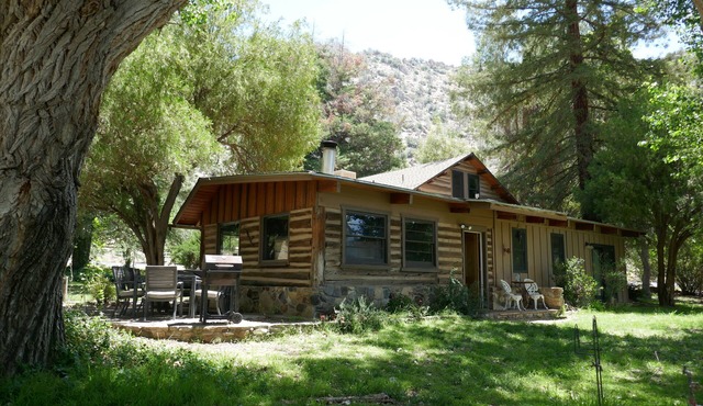 Meadowlands Cottage, Horse Ranch with Wood Burning Stove and a River, Hot Tub