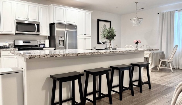 Modern 3 BD with 4 beds/2 BA Home - Near 3 Nat. Parks & 3 major HWYs