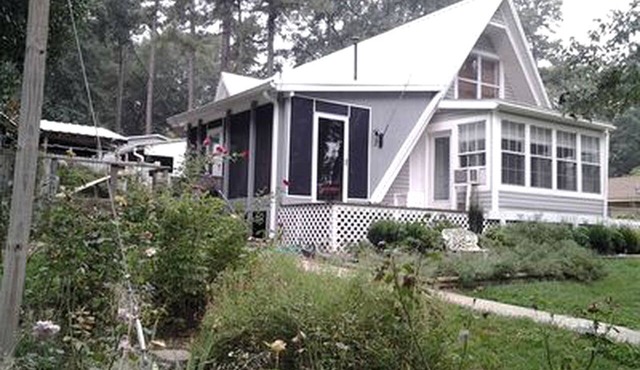 Modern A-Frame Cabin with a Hot Tub near Millwood Lake, Arkansas