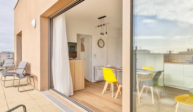 Modern Apt with Balcony-6P-Close to Disney/Paris