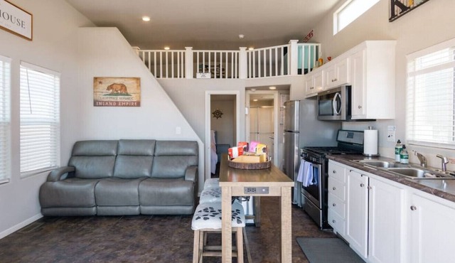 Modern + Bright 1BR/1BA Tiny House on the River!
