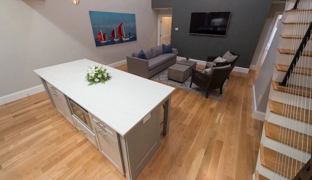 Modern Condo w/Loft and Kitchenette on Thames St