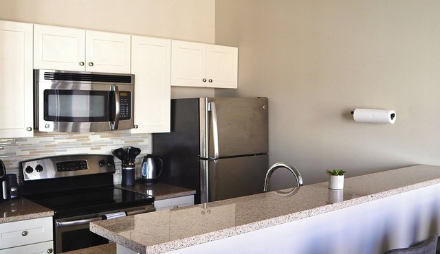 Modern & Cozy High Rise - Downtown & Harbor Access