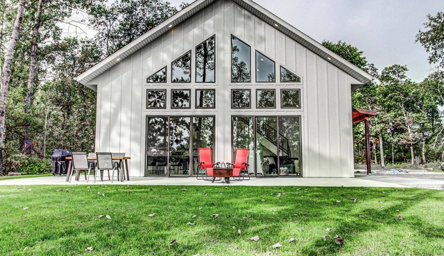 Modern Lake Home-Secluded Lakefront-2 patios-lake toys included-Luxurious