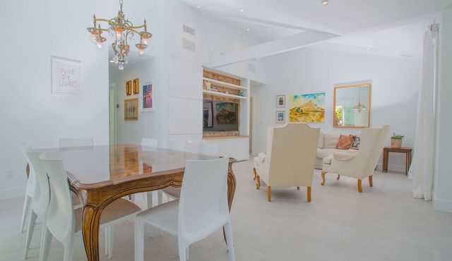 Modern Meets Vintage At Fletcher Cove. Del Mar Racetrack Or Beach Getaway.