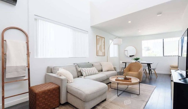 Modern Penthouse Apt w/Rooftop Deck & Views