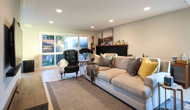 Modern Sanitized Family PetFriendly Torrance House