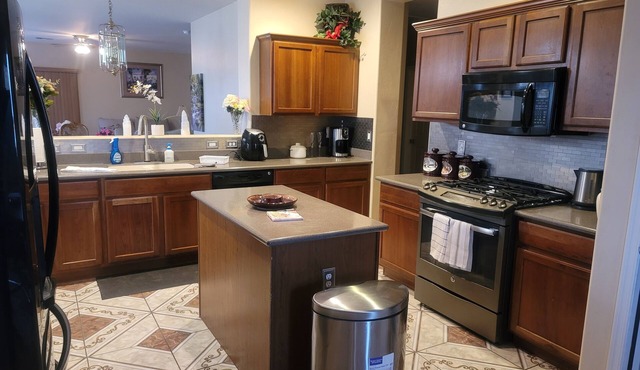 Modern & Spacious 4 bedroom, 2 Bathroom home