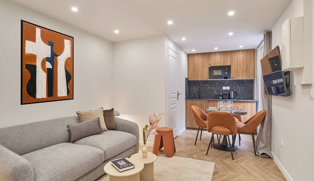 Modern Suite Center of Paris Montmartre