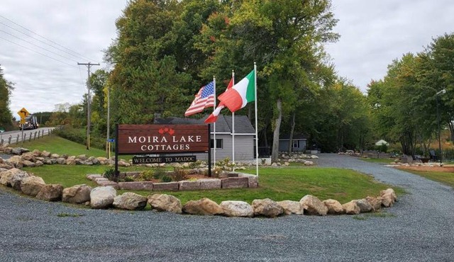 Moira Lake Cottages