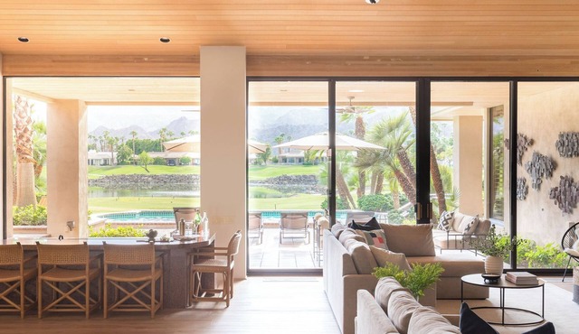 Moonshine by Avantstay Modern & Stylish Estate w/Bar, Fire Pit & Hot Tub 5 bd