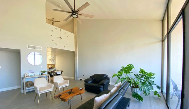 Mountain side retreat w/ floor to ceiling windows!