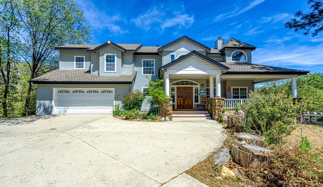 Mountainside home, dog-friendly, fireplace, washer/dryer & WiFi
