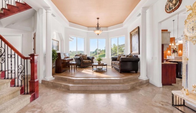 Murrieta Manor - Private 6-Acre Estate, 50ft Pool, Spa, Theater & Mini Golf