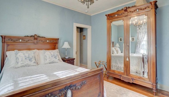 “Myrtle”-Stylish apartment in historic Belhaven