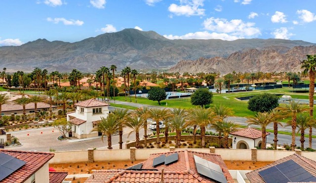 Near Coachella and Stagecoach Palm Springs , PGA resort Villa ,Golf, community pool, gym
