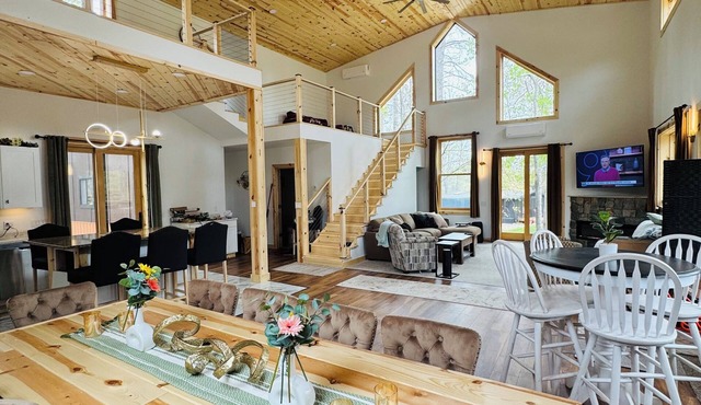 New Build. 4Bd/2.5Bth Inside Breezy Point Gates. Walking distance to Dockside.