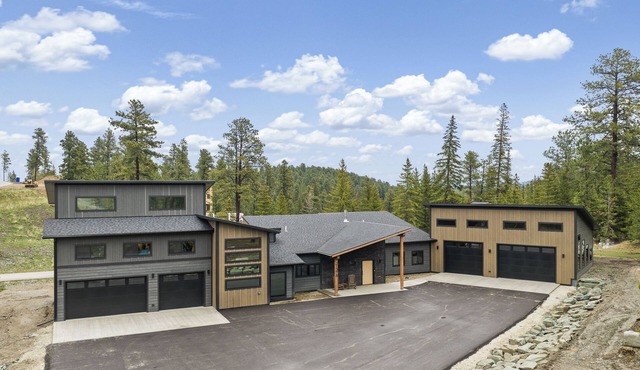 New in Powder House! Pet Friendly, 4 Ensuites, Iconic Wraparound Deck