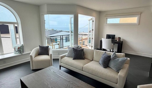 NEW! Manhattan Beach Townhome Steps to the Sand