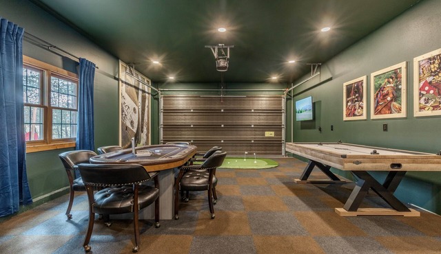 NEW*Private Chef-Golf-Hot Tub-Game Room-Pool