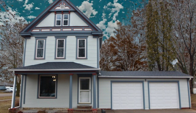 Newly Opened 4 BR Historic Home. 1 Block to Lake Pepin. Dog-Friendly & Sleeps 10
