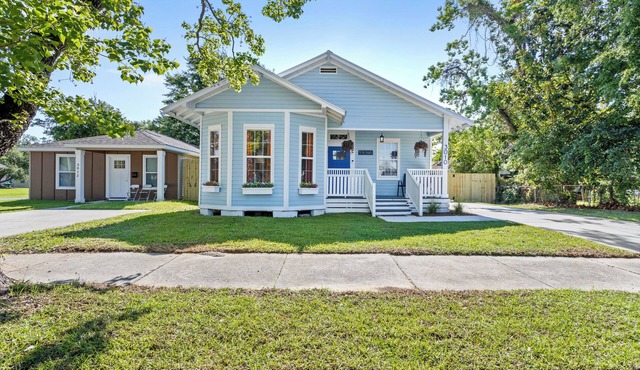 Newly Remodeled 2-bedroom Blue Bungalow in downtown Gulfport