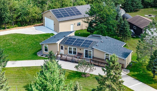 Newly Remodeled Cozy Home Near Lake Camelot minutes from Sand Valley Golf Resort - PET FRIENDLY!