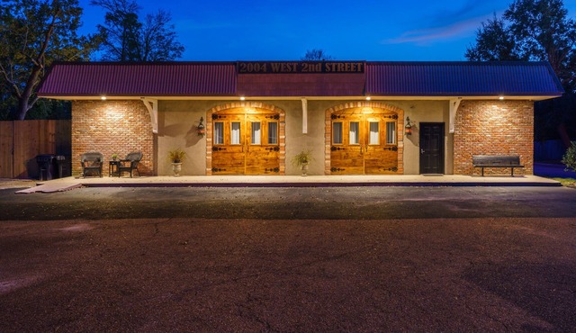 Newly Renovated, Walk to the beach, Unique Vacation Station with Private Pool