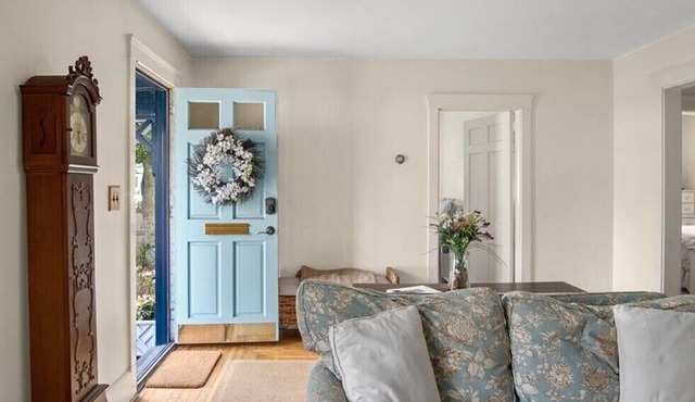 Newport, Pet Friendly. 1 Bedroom Cottage. Walk To Water. Book Early & Save