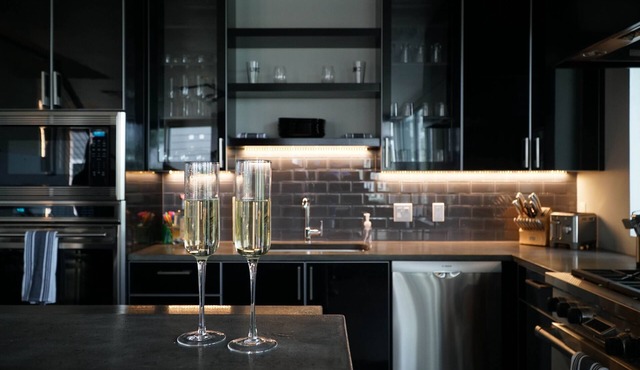 NFL Draft Ready Near Road America & Downtown Modern Retreat Hotel Quality