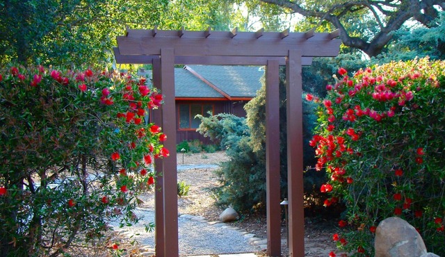 Nine Oaks Ojai In The Beautiful Arbolada