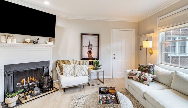 No Car Needed! Condo in Old Town Alexandria